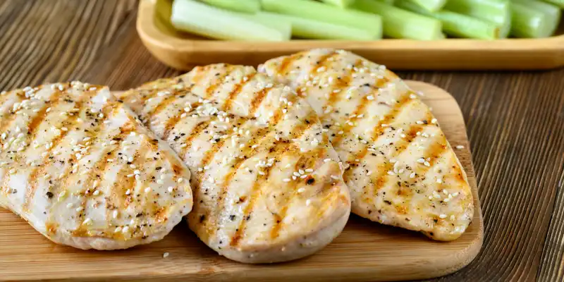 Stewed chicken breast (meat and skin)