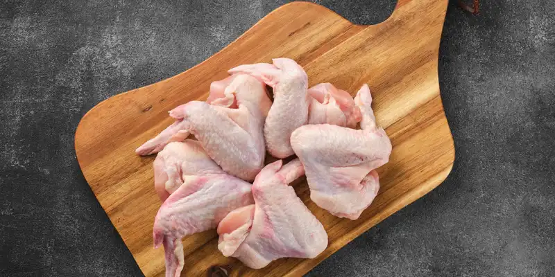 Alitas de pollo crudas (sólo carne)