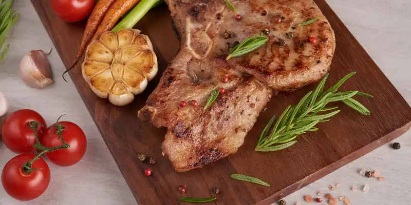 Épaule de porc grillée (désossée, côtelettes)