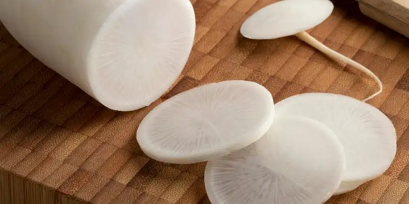Boiled oriental radish (with salt)